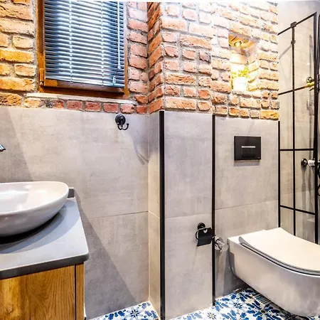 Flat With Galata Tower View Near Sishane Metro